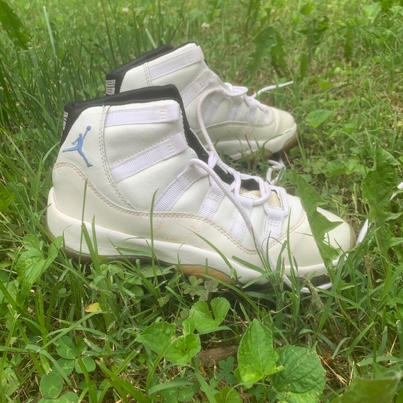 Air Jordan 11 2000 main image 10